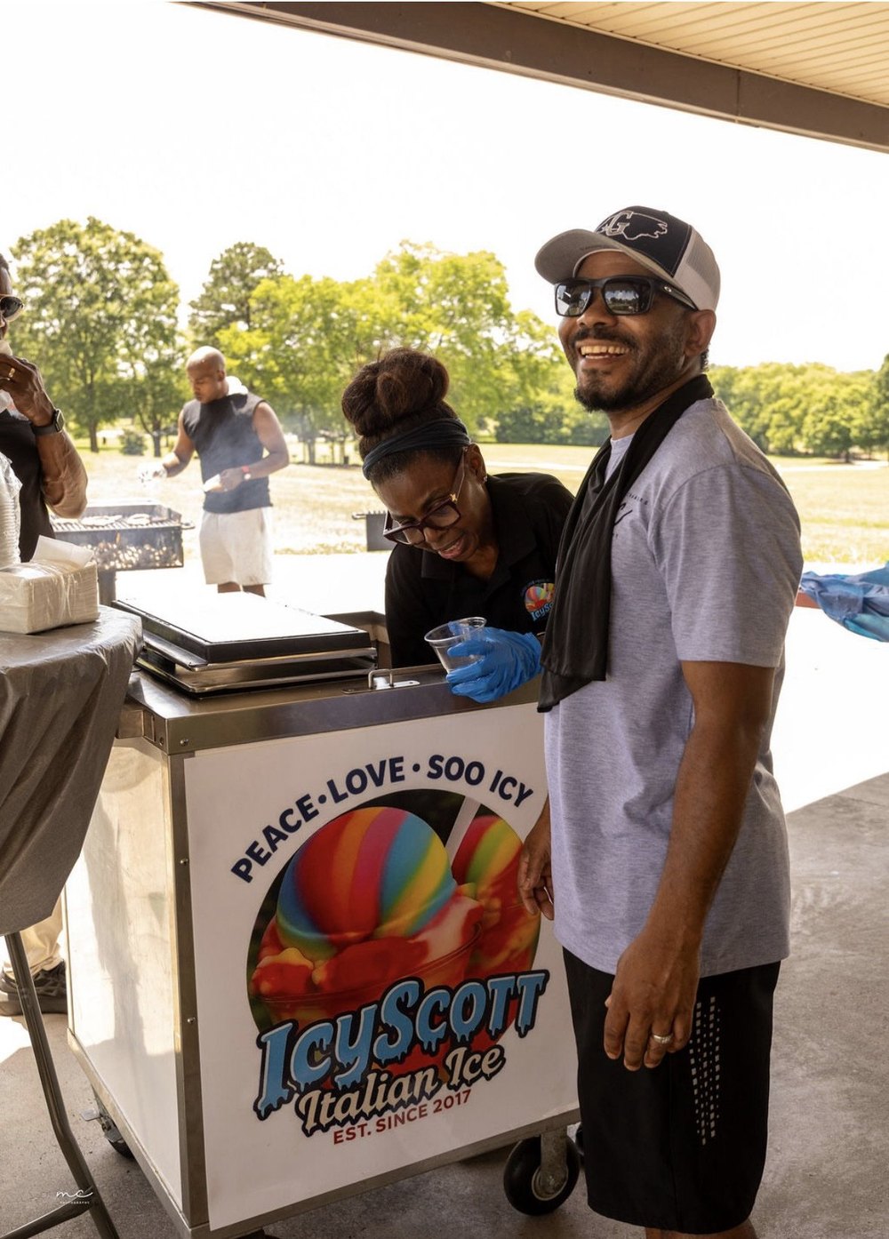 Happy customers at the IcyScott Italian ice cart